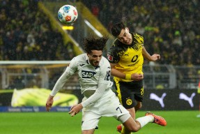 包含多特蒙德德甲击败柏林联合阿德耶米突破得分的词条