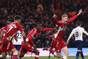 曼联英超战胜富勒姆霍伊伦推射破门(曼联对富勒姆在线观看)