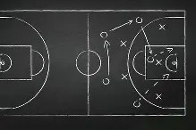 战术调整方向明确，比赛走势改变(战术方案的制定只是赛前战术训练的基础)