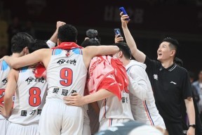 新疆广汇CBA稳胜山东高速，阿不都沙拉木全面发挥(新疆cba球员阿不都沙拉木)