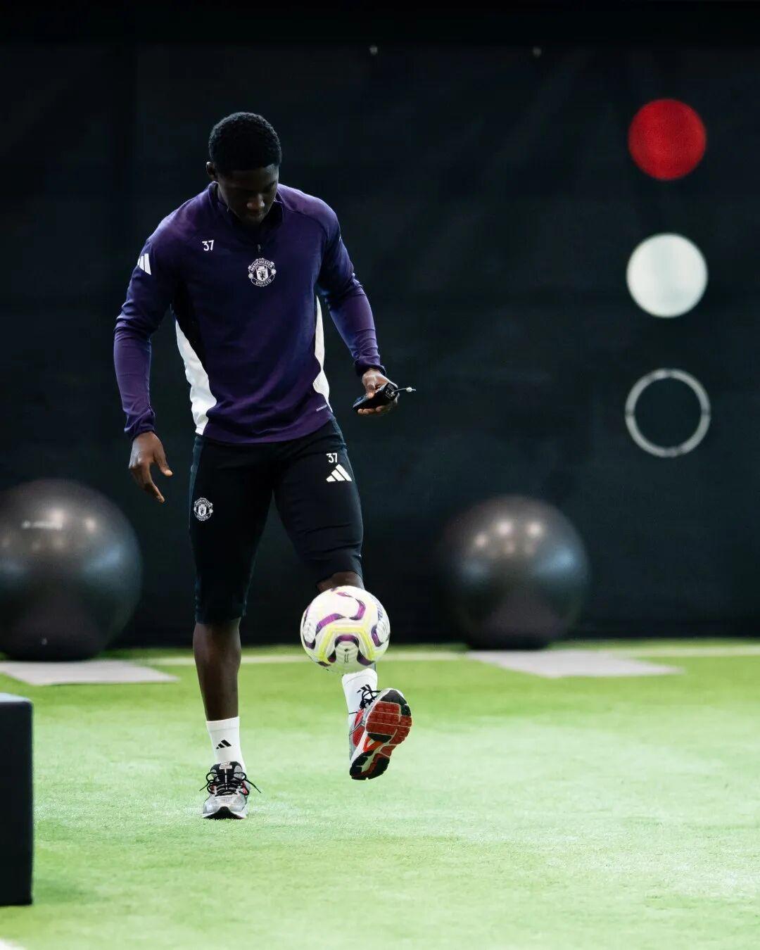 曼联客场击败热刺，反击奏效的简单介绍