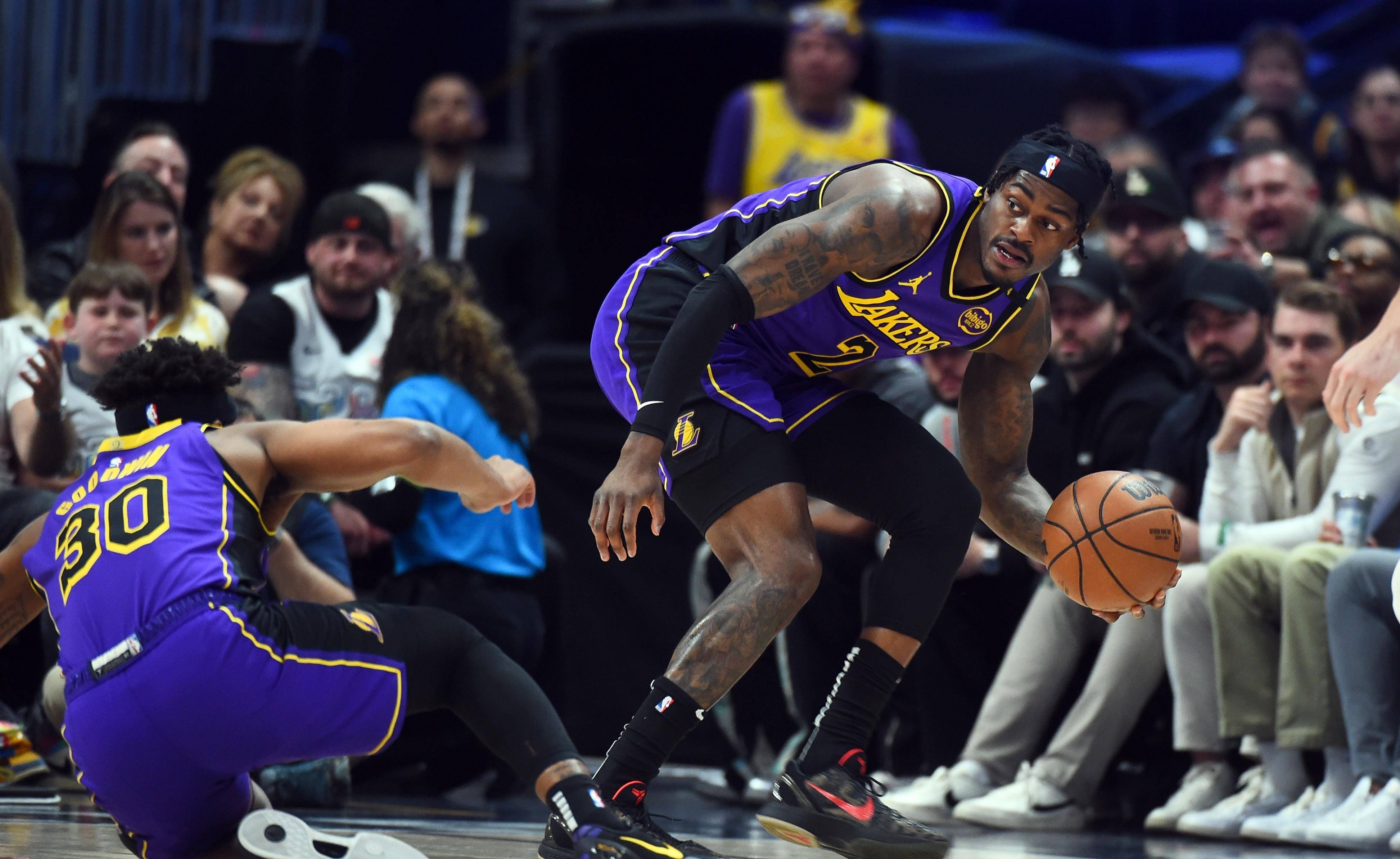 洛杉矶湖人NBA战胜波特兰开拓者詹姆斯关键突破的简单介绍