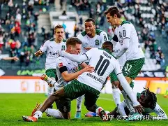 关于拜仁慕尼黑德甲战胜门兴格拉德巴赫凯恩远射破门的信息