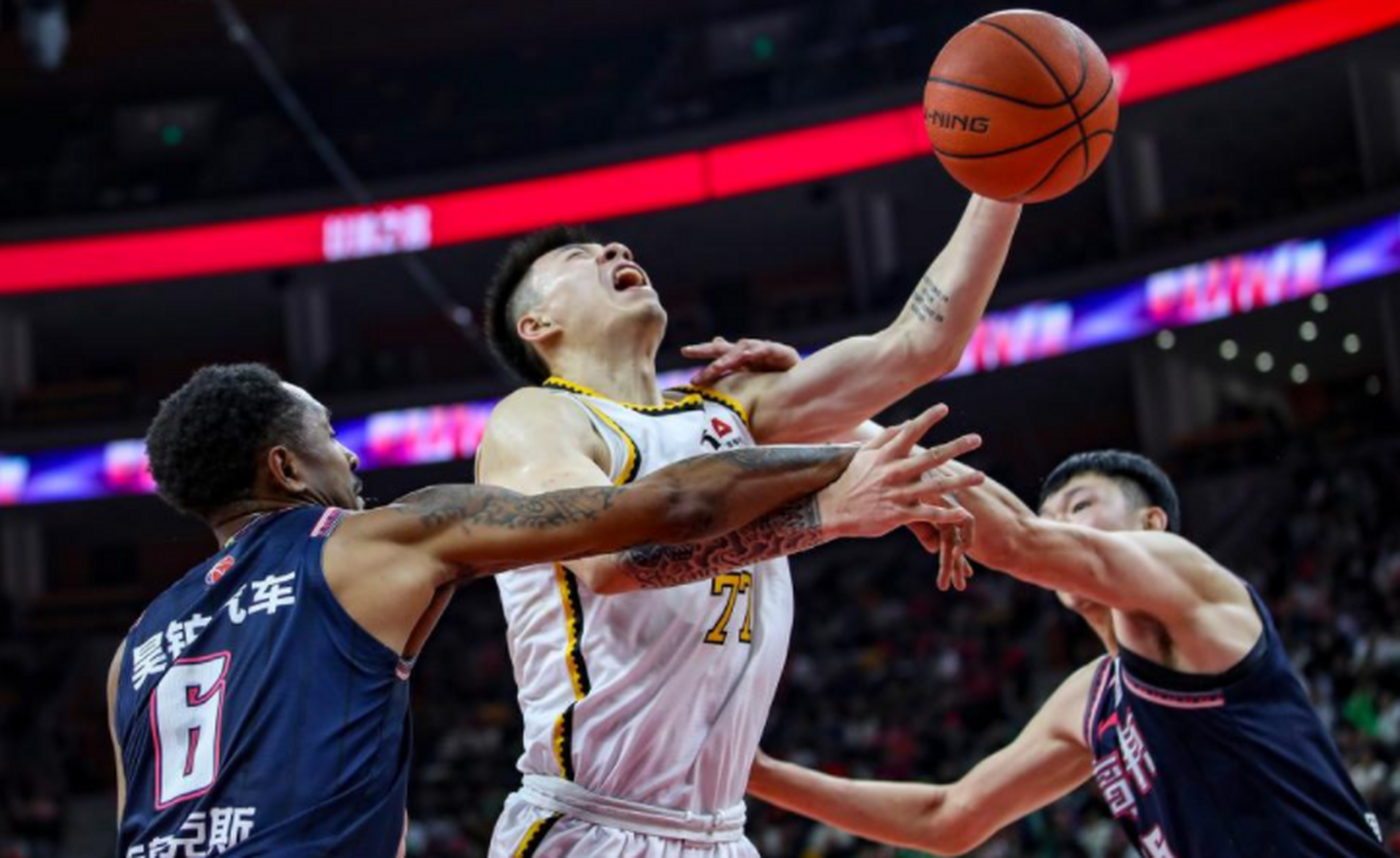 包含广东宏远CBA战胜浙江稠州金租周琦篮下强攻的词条 包含广东宏远CBA战胜浙江稠州金租周琦篮下强攻的词条