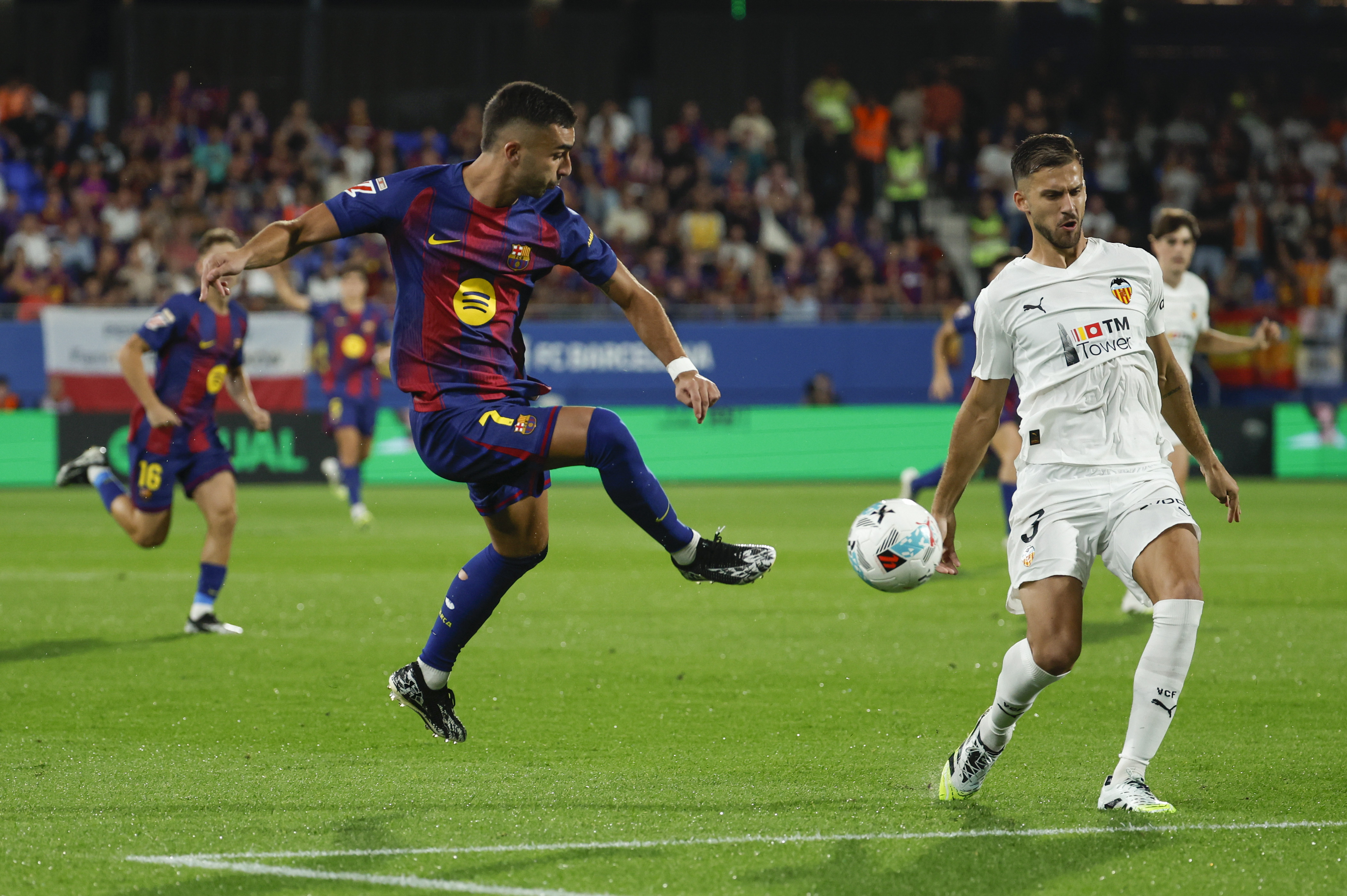 包含巴塞罗那西甲击败毕尔巴鄂竞技，费兰托雷斯进球的词条