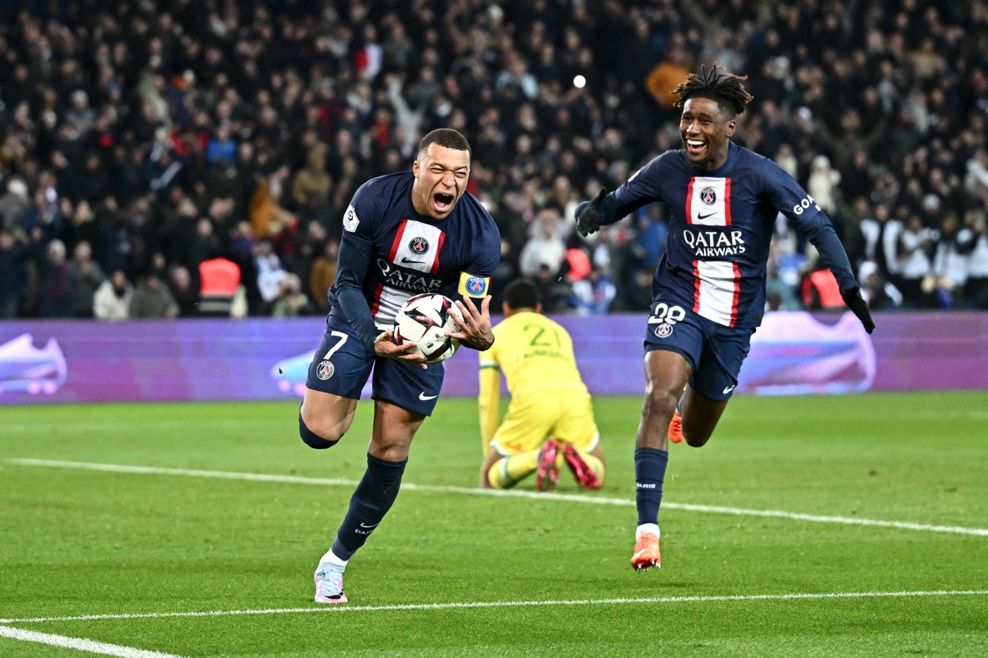 巴黎圣日耳曼法甲战胜马赛姆巴佩点射命中的简单介绍