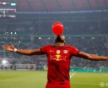 拜仁慕尼黑德甲击败莱比锡红牛凯恩梅开二度