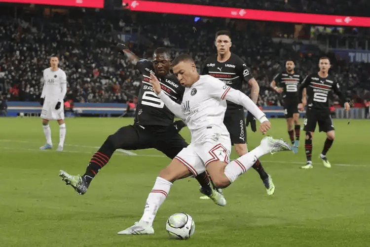 巴黎圣日耳曼法甲击败尼斯姆巴佩单刀建功